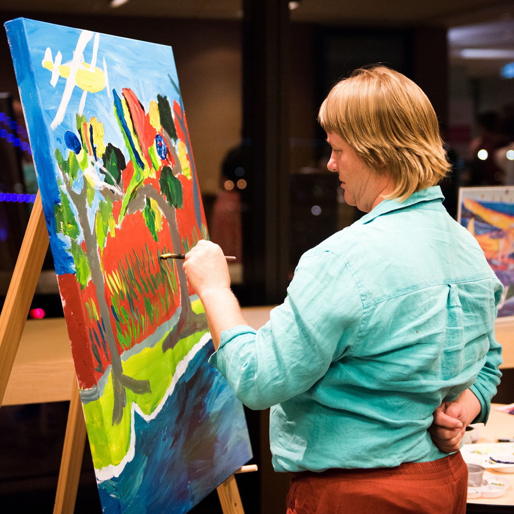 Artist Belinda Peel painting a canvas